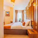 Ali Khan 3*